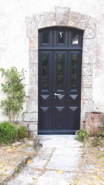 Porte d'entrée en bois en loire atlantique