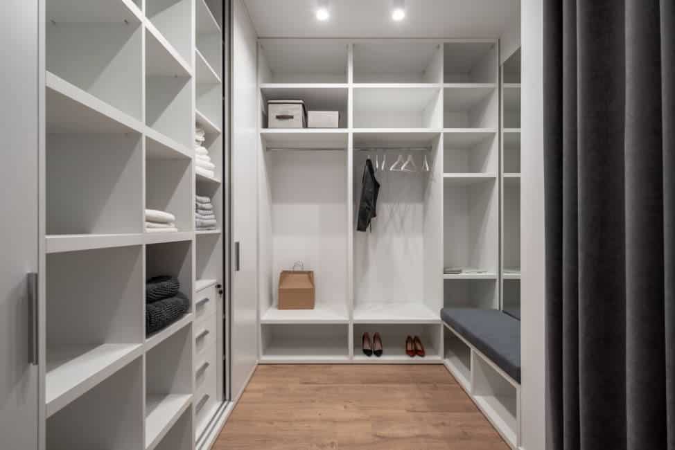Dressing sur mesure conçu sur mesure par M. sylvestre LEBRETON dans une maison de Vertou