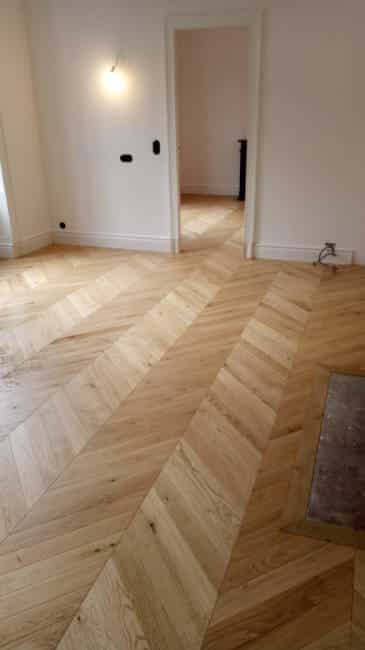 parquet chevron travaux de rénovation vue en profondeur
