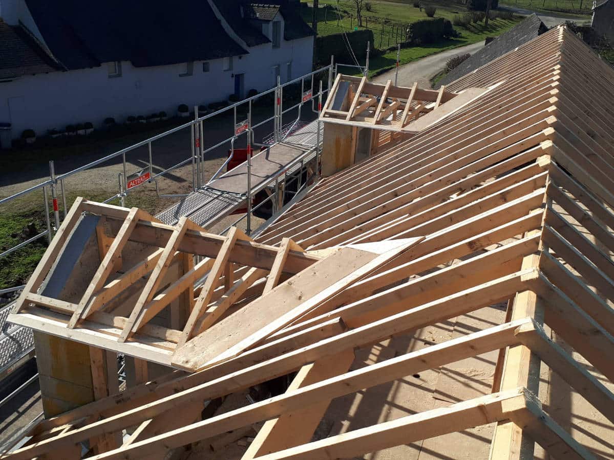 Vu sur une charpente en bois, en train d'être être installé sur une maison en Loire-Atlantique, par Monsieur Sylvestre Lebreton